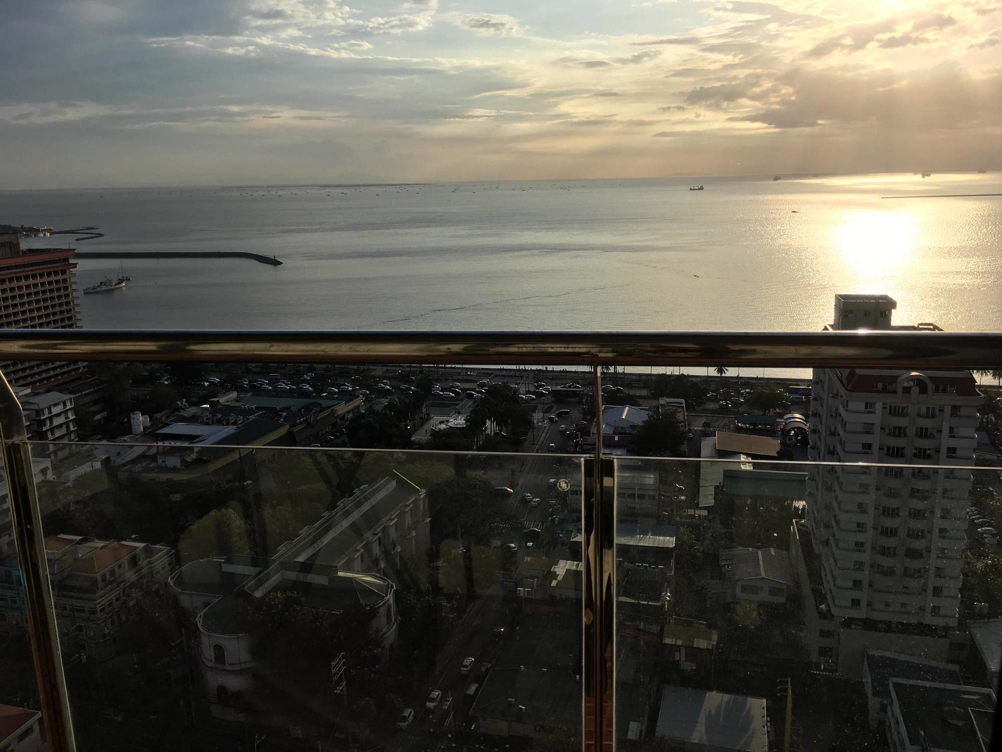 Malate Bayview Mansion City View Manilla Buitenkant foto